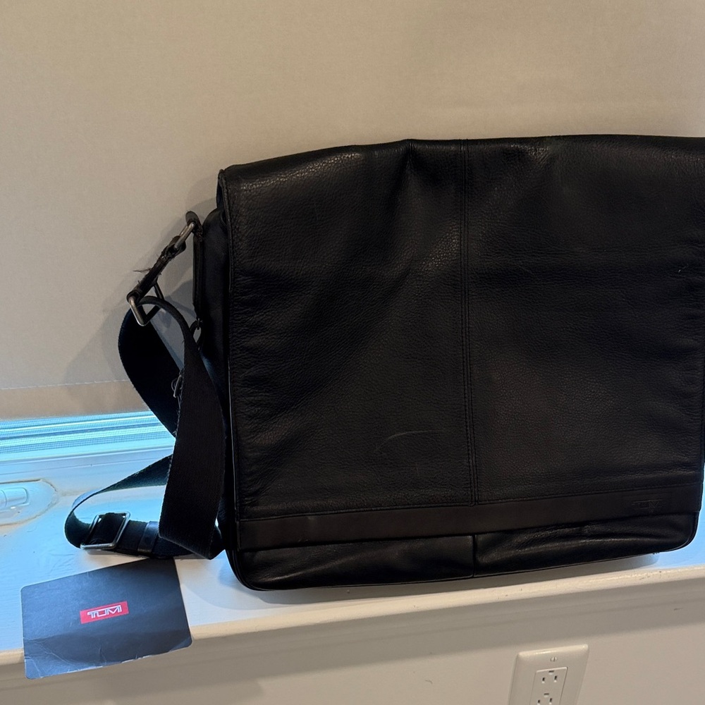 Tumi Black Leather Messenger Bag with Adjustable Strap